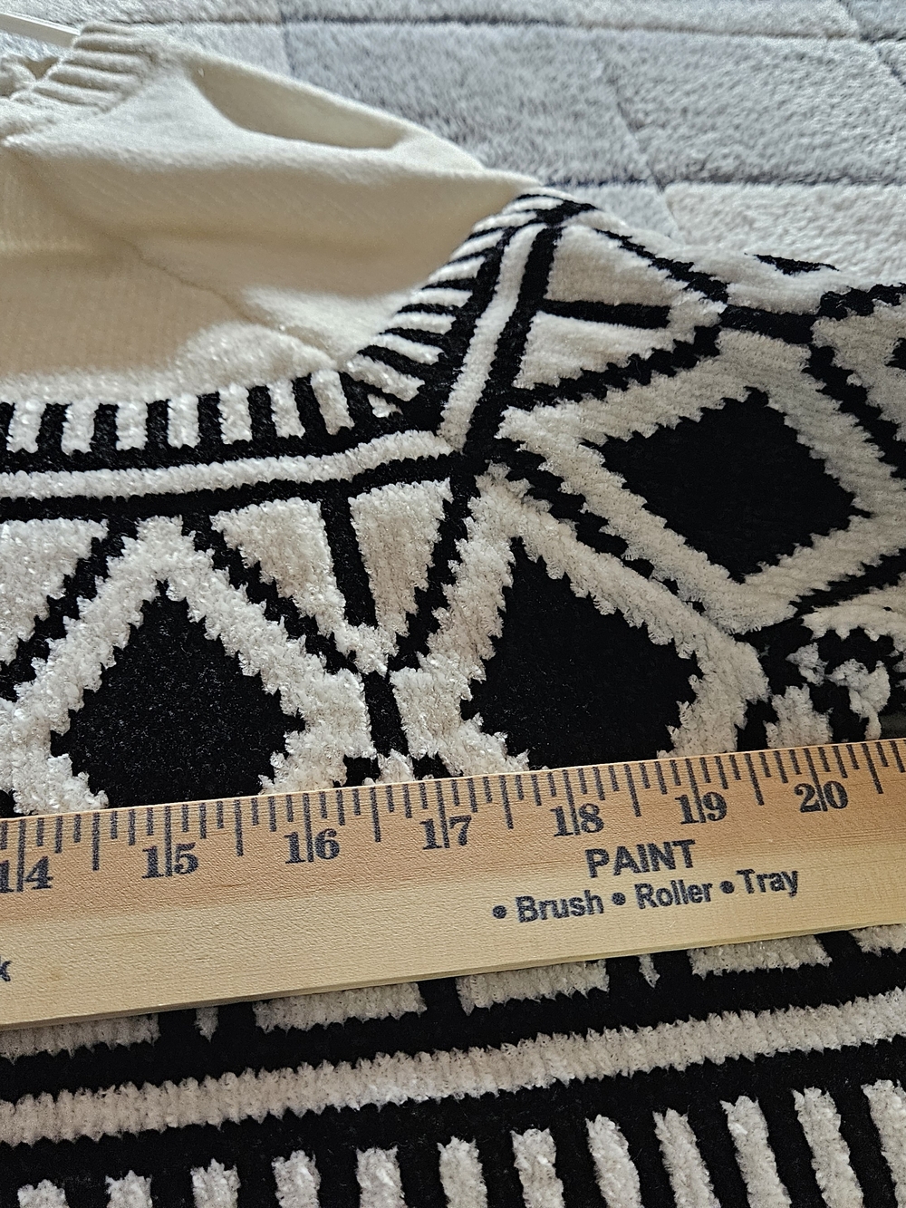 Women's Black & White Patterned Crewneck Sweater - Picture 7 of 11